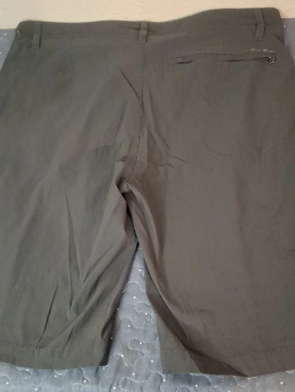 Eddie Bauer Men's Gray Shorts size 35